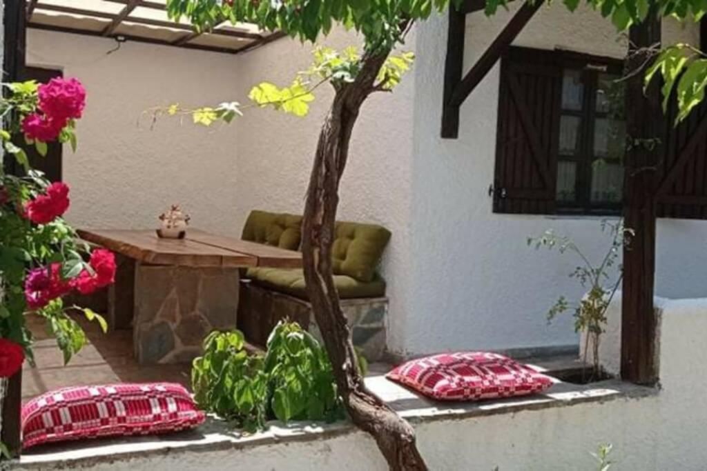 Villa Αρχοντικο Στουσ Προποδεσ Του Ορουσ Διρφυσ Loutsa  Esterno foto
